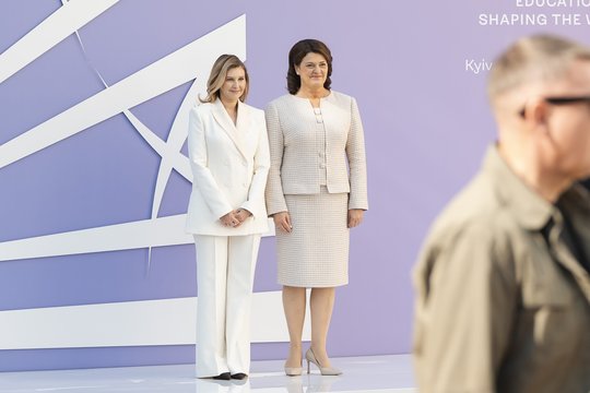 D. Nausėdienė dalyvavo pirmųjų ponių ir ponų aukščiausio lygio susitikime Kyjive