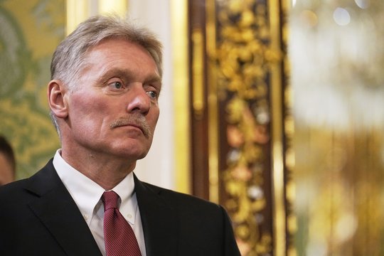 Karas Ukrainoje. „Bloomberg“ skelbia, kokias sankcijas Rusijai siūlys pratrūkęs D. Trumpas