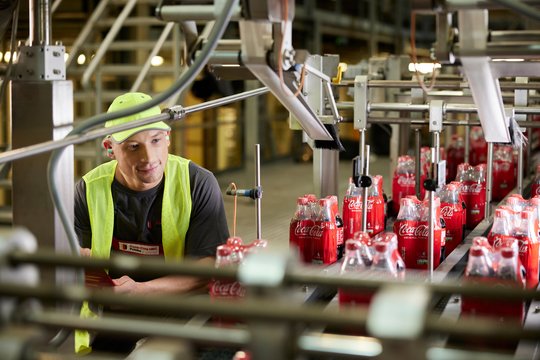 Parodė, kas vyksta už „Coca-Cola“ durų pas kaimynus: viena patalpa ypač stebina