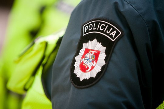 Šilutėje ir Zarasuose užpulti policininkai – metė plaktuką, spyrė į koją