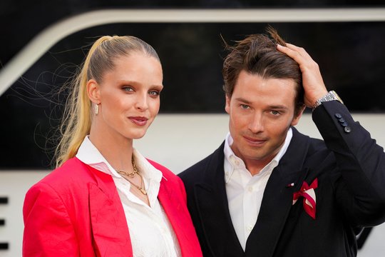 Arnoldo Schwarzeneggerio sūnus Patrickas vedė modelį: įspūdinga šventė ant ežero kranto ir garsūs svečiai