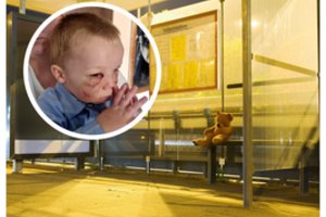 Košmaras prie autobusų stotelės: vos išlipus iš autobuso mama pradėjo klykti pamačiusi, kas nutiko jos vaikui