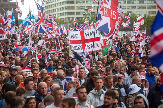 Tūkstančiai žmonių dalyvavo kraštutinių dešiniųjų eitynėse Londone