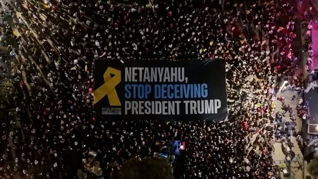 Izraelyje – protestas prieš B. Netanyahu: ragina nustoti apgaudinėti D. Trumpą