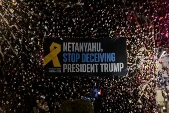 Izraelyje – protestas prieš B. Netanyahu: ragina nustoti apgaudinėti D. Trumpą
