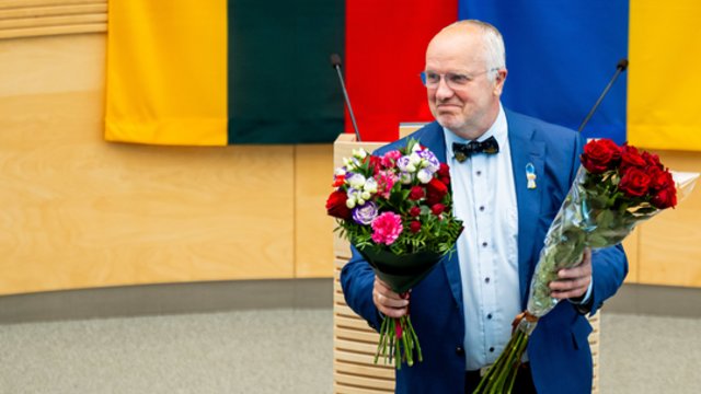 J. Olekui šildant Seimo pirmininko kėdę, S. Skvernelis mato pirmąsias klaidas: šio klausimo politizuoti nereiktų