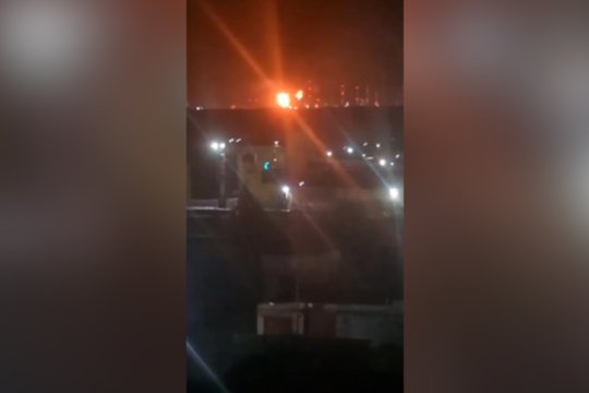 Smūgis vienai didžiausių Rusijos naftos perdirbimo gamyklų: užfiksavo vaizdus