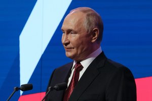 D. Trumpo pastangos dėl taikos – bevaisės: po kiekvieno bandymo derėtis – stiprėjančios oro atakos