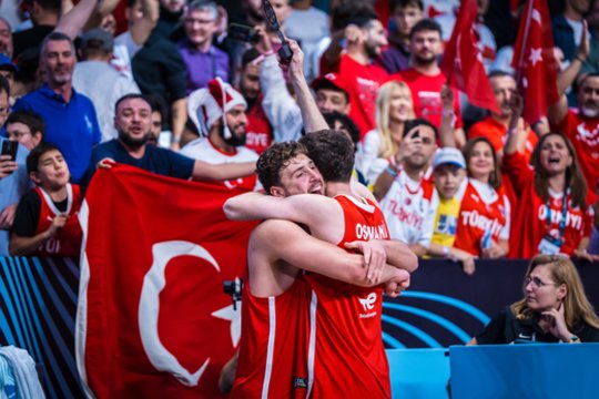 Futbolas lenkiasi prieš krepšinį: dėl Europos čempionato finalo Turkijoje atkelti futbolo mačai