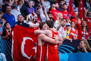 Futbolas lenkiasi prieš krepšinį: dėl Europos čempionato finalo Turkijoje atkelti futbolo mačai