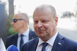 S. Skvernelis mano, kad D. Šakalienė slepia informaciją: ragina NSGK aiškintis situaciją dėl dronų