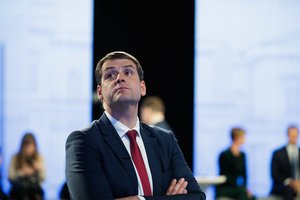 Po skambių R. Žemaitaičio pareiškimų paaiškino, kokia yra koalicinė sutartis: rodo į parašus