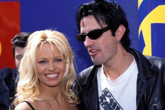 Po beveik trijų dešimtmečių tylos – P. Anderson sekso juostą pardavusio vyro išpažintis: įvardijo sumą