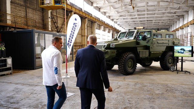 Panevėžys pristatė pirmąjį šarvuotį „Taurus“: sulaukė dėmesio ir iš užsienio