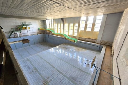 Už beveik 1,9 mln. eurų bus parduodamas legendinis Klaipėdos baseinas