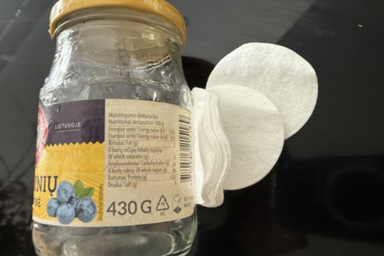 Seną lipduką nuo stiklainio nuvalysite akimirksniu – gaila, kad to nežinojau anksčiau!