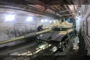 Iš parodos – tiesiai į frontą: skelbiama apie neįprastą rusų poelgį su savo moderniausiu turimu tanku