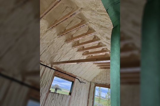 Patogus būdas šiltinti namus virto skandalu: tūkstančiai gyventojų įstrigo su nuostoliais