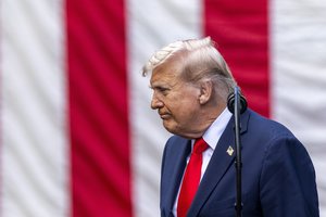 D. Trumpas teigia rengiantis 15 mlrd. dolerių ieškinį prieš „The New York Times“