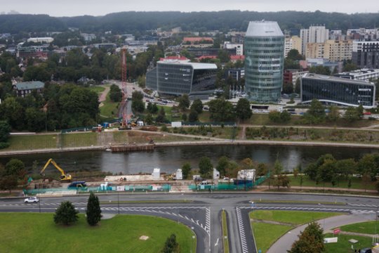 Neries krantinė virto statybviete: pačiame sostinės centre dygsta dar vienas tiltas