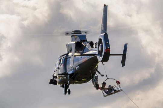 Naktį Karinių oro pajėgų sraigtasparniu iš kelto evakuota keleivė