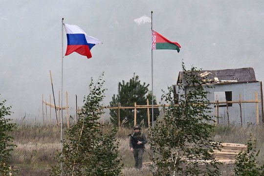 Analitikai paaiškino, kaip Kremliaus grasinimai ir „Zapad 2025“ pratybos artina Rusiją prie karo su NATO