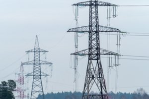 Mažėjant didmeninei elektros kainai – keitėsi ir nepriklausomų tiekėjų įkainiai