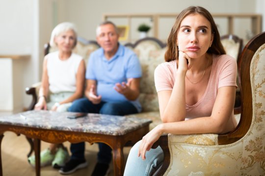 Moteris atsisako važiuoti pas uošvius, nes šie neleidžia jai gaminti: „Valgiau liūdną parduotuvinį maistą“