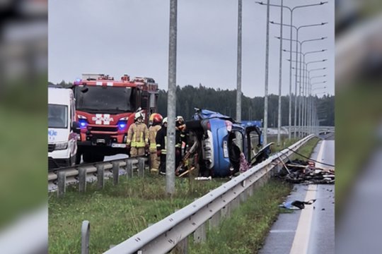 Vaizdai iš kraupios avarijos netoli Vilniaus: susidūrus automobiliams žuvo mažiausiai du žmonės 