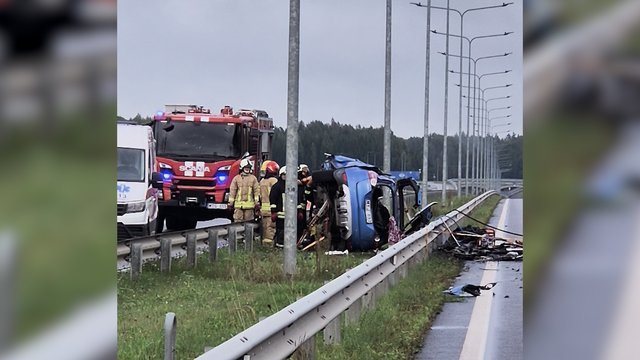 Vaizdai iš kraupios avarijos netoli Vilniaus: susidūrus automobiliams žuvo mažiausiai du žmonės 