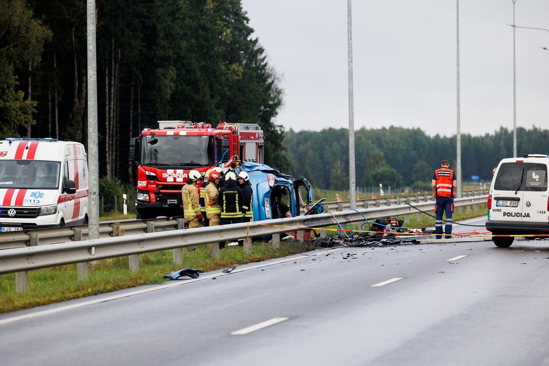 Avarijos vietoje kelyje A14.<br> T.Bauro nuotr.