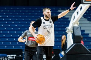 „Rytas“ kontrolinėse rungtynėse įveikė dar Rimo Kurtinaičio neturėjusią „Sabah“ komandą