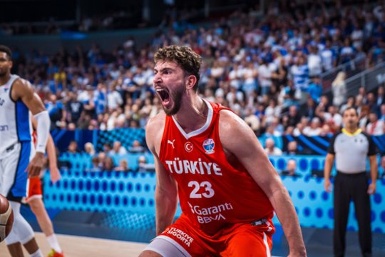 Internete – audrą sukėlęs Turkijos žvaigždės įrašas: vėliau teko viešai atsiprašyti