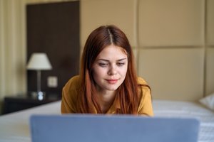 Stulbinanti statistika atskleidžia kas ir kaip naudoja „ChatGPT“