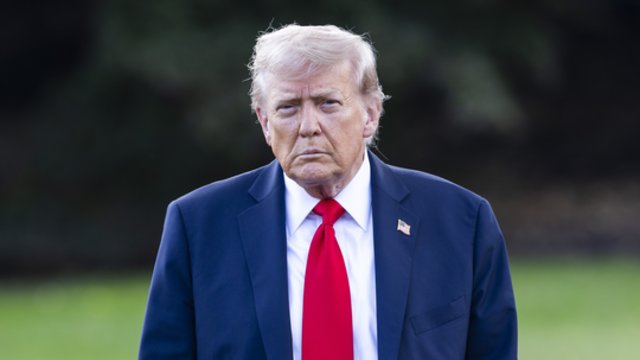 D. Trumpo vizitas JK: pasidžiaugė garbe, kad pasitiks karalius Karolis III