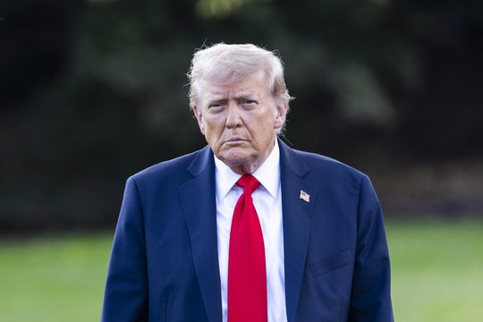 D. Trumpo vizitas JK: pasidžiaugė garbe, kad pasitiks karalius Karolis III