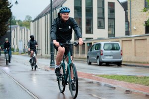 Po G. Nausėdos kelionės dviračiu į darbą – internautų pastabos: pažeidė kelių eismo taisykles?