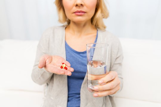 3 maisto papildai, kurių geriau nevartoti: pasak vaistininkės, tai tuščias pinigų švaistymas