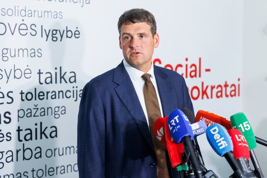 Socialdemokratų lyderiai sukritikavo R. Žemaitaitį dėl kalbų apie interpeliaciją: tai nėra gero tono ženklas