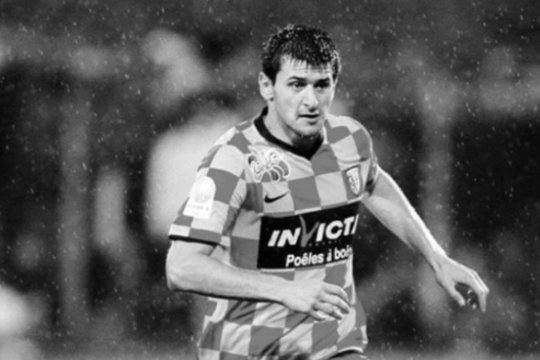 Tragiškas mačas: buvęs Serbijos rinktinės žaidėjas mirė atėjęs paduoti kampinį