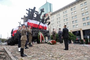 Lenkija pagerbė sovietų įsiveržimo per Antrąjį pasaulinį karą aukas