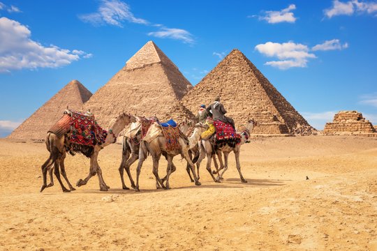 Iš Egipto muziejaus dingo faraonų laikų auksinė apyrankė