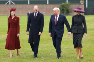 Įvyko iškilmingas karališkosios šeimos susitikimas su D. Trumpu: iš jo – komplimentai C. Middleton