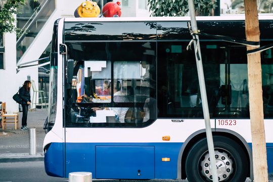 Gyventojai stebisi purvais autobusuose ir abejingais vairuotojais: „Turiu aiškinti, kad vežu neįgalų vaiką“
