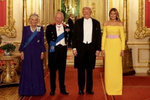 Per susitikimą su karališkąja šeima M. Trump nustebino ryškiu įvaizdžiu: iš internautų – kritikos strėlės