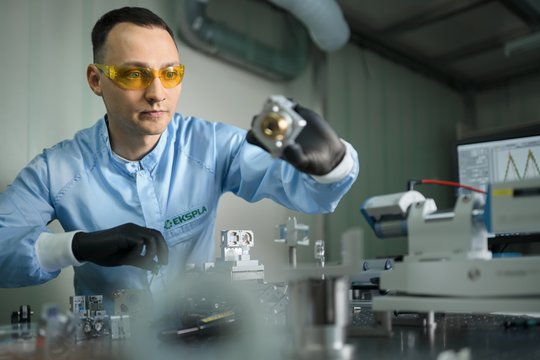 Lietuviškų lazerių šviesa prasiskverbė į pasaulio mokslininkų laboratorijas