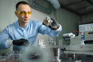 Lietuviškų lazerių šviesa prasiskverbė į pasaulio mokslininkų laboratorijas