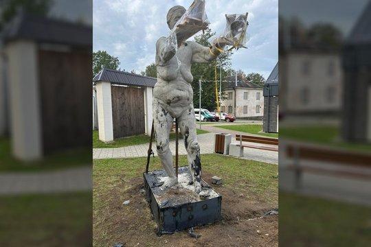 M. Saukos skulptūrą padegusiam zarasiškiui prokurorai siūlo skirti 6 mėnesių laisvės apribojimą