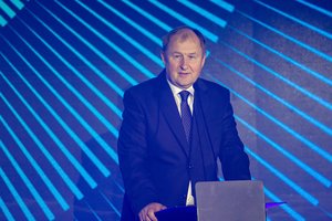 Kovojęs su biurokratija A. Paukštys Liepkalnyje atidarė keturias gamyklas