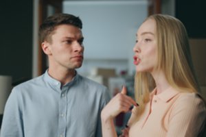 Mergina pas gydytojus bijantį eiti vyrą išvadino idiotu: „Geriau jis pyks, nei aš jį laidosiu“